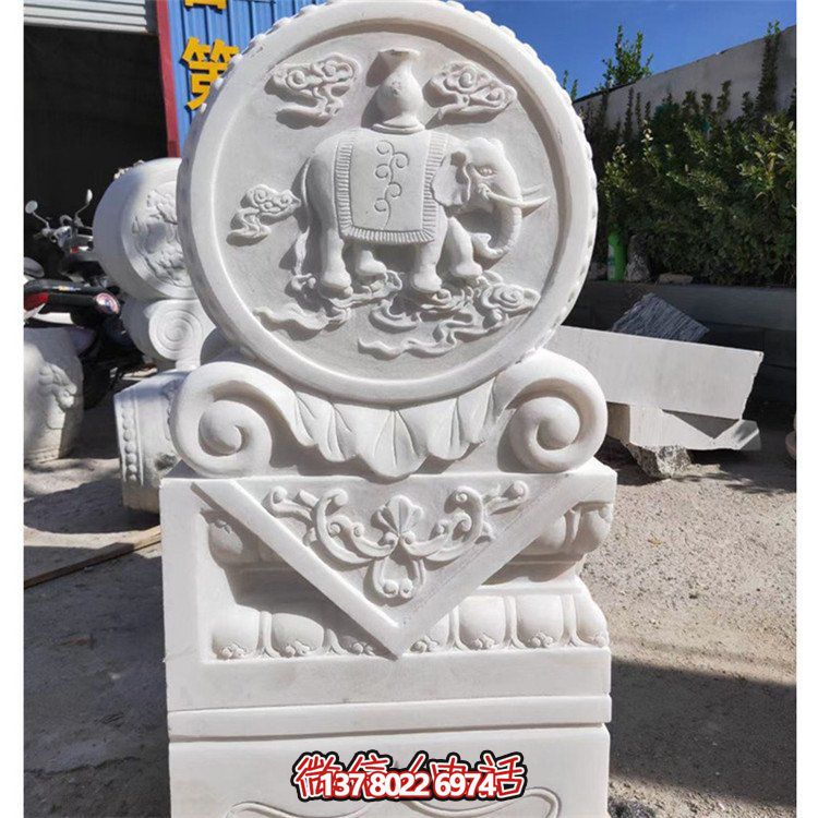 天然石材浮雕太平吉祥抱鼓石，點綴別墅門口