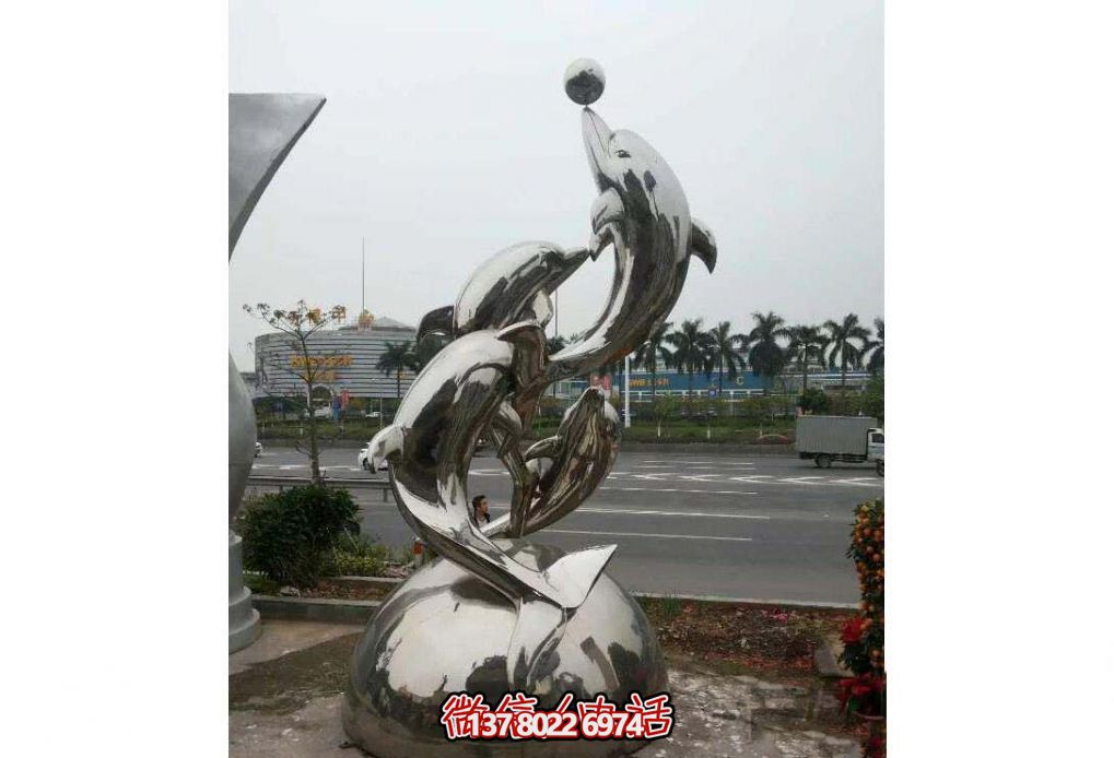 不銹鋼海豚雕塑，玩起來讓街道飛躍！
