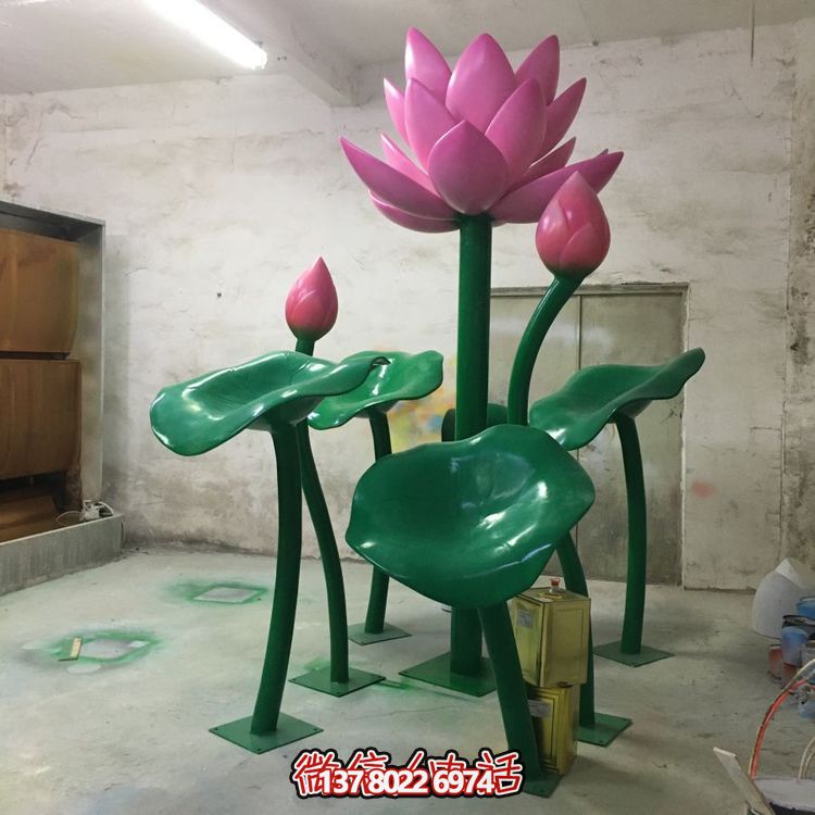 大型不銹鋼彩繪蓮花擺件，為游樂場、商場、戶外公園增色