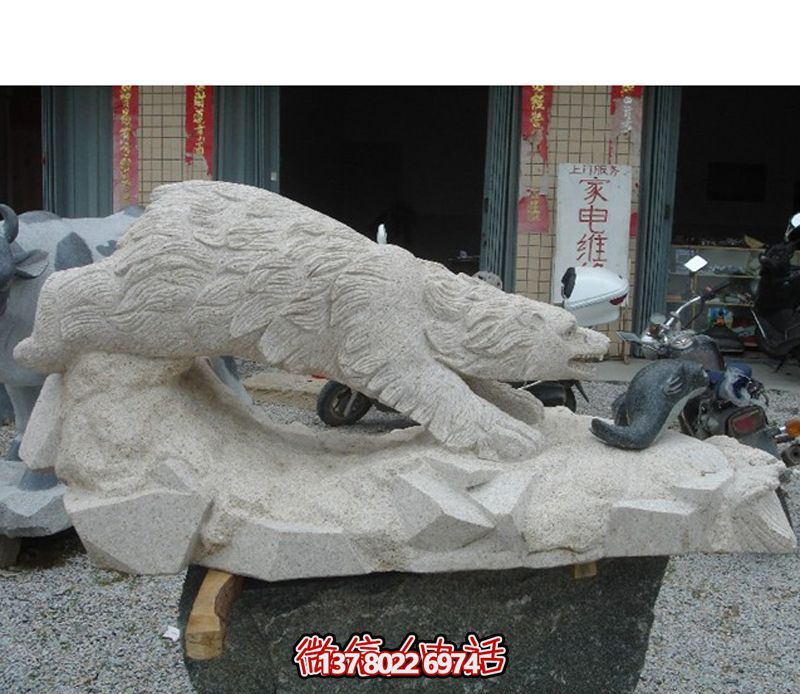 北極熊玻璃鋼雕塑，讓街道邊擺放創(chuàng)意爬行玻璃