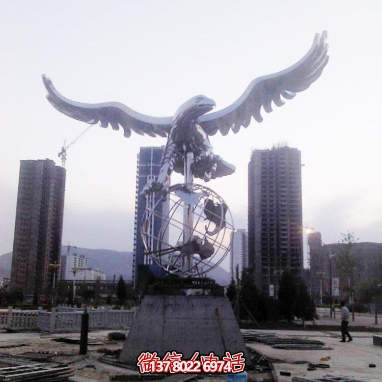 不銹鋼老鷹雕塑，點(diǎn)綴戶外園林景觀