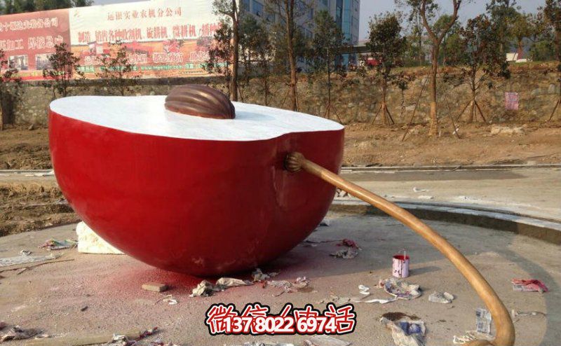 游樂(lè)園半塊玻璃鋼蘋果雕塑 游樂(lè)園半塊玻璃鋼蘋果雕塑