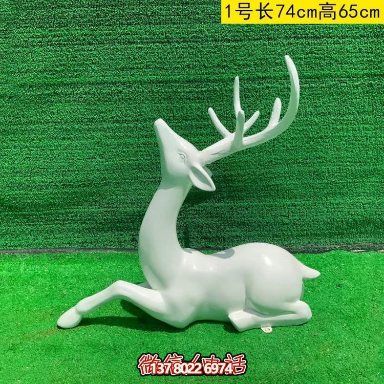 白色的梅花鹿，臥姿，仰頭，可上色